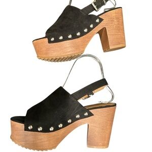 Wonderly Oakley Style Black Platform‎ NWOB clog sandals, size 6M.